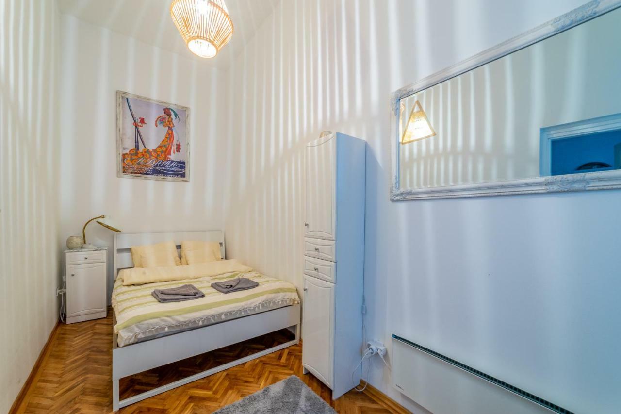 Gabi'S Central Broadway Nest @ Nagymezo Str Budapest Exteriör bild